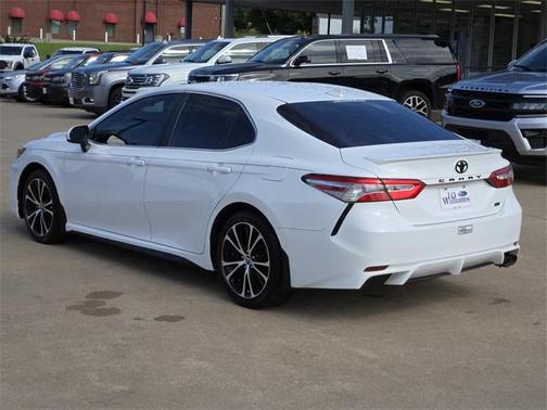2020 Toyota Camry SE