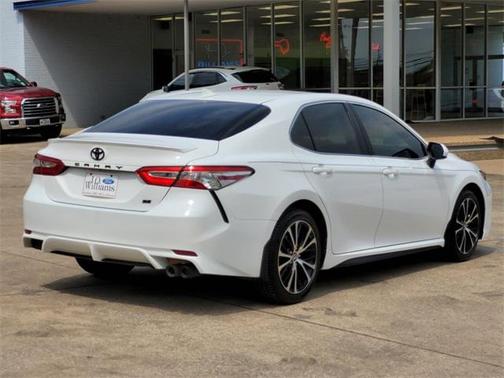 2020 Toyota Camry SE