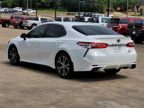 2020 Toyota Camry SE