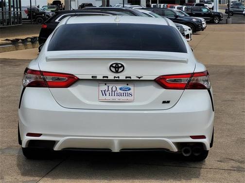 2020 Toyota Camry SE