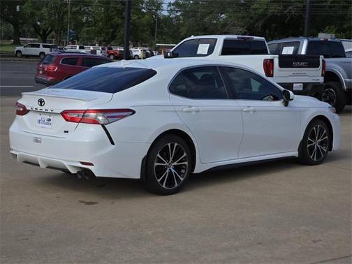 2020 Toyota Camry SE