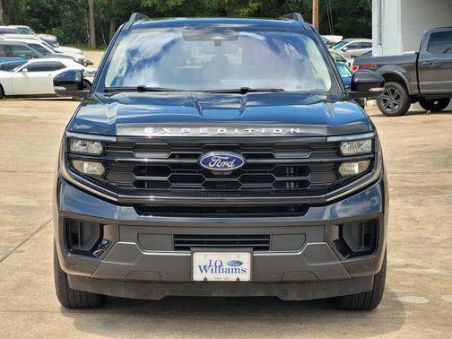 Black Metallic 2025 Ford Expedition Max Active 4x2