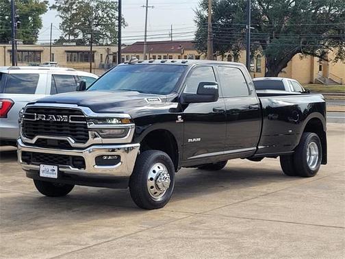 2025 RAM 3500 Lone Star Crew Cab 4x4 8' Box