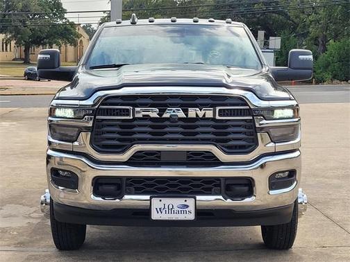 2025 RAM 3500 Lone Star Crew Cab 4x4 8' Box