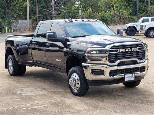 2025 RAM 3500 Lone Star Crew Cab 4x4 8' Box