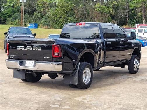 2025 RAM 3500 Lone Star Crew Cab 4x4 8' Box