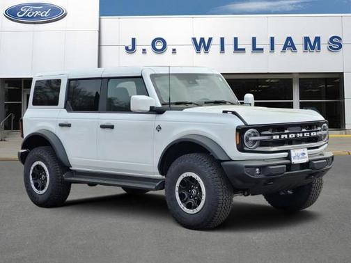 Oxford White 2026 Ford Bronco Outer Banks SUV