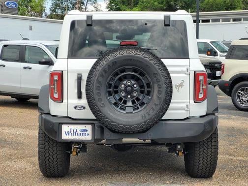 Oxford White 2026 Ford Bronco Outer Banks