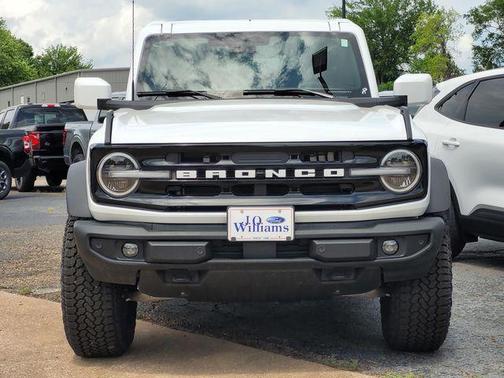 Oxford White 2026 Ford Bronco Outer Banks