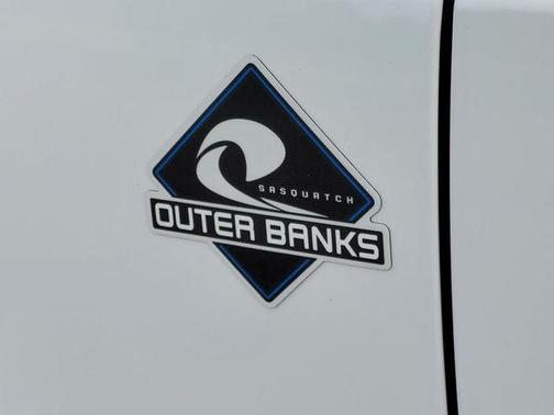 Oxford White 2026 Ford Bronco Outer Banks