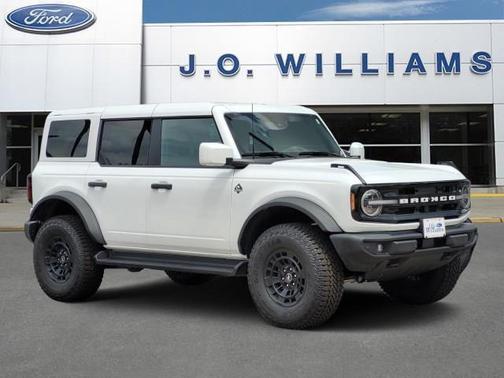 Oxford White 2026 Ford Bronco Outer Banks