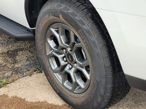 Star White Metallic Tri-Coat 2026 Ford Expedition Active