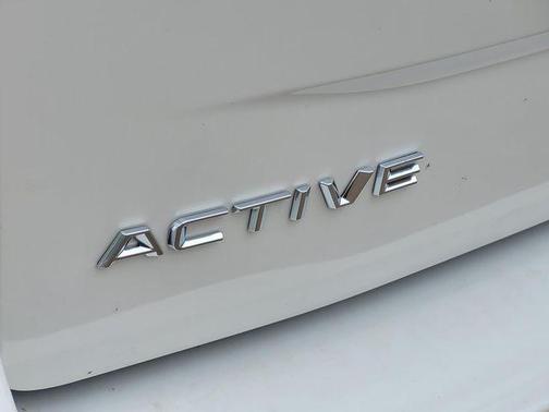 Star White Metallic Tri-Coat 2026 Ford Expedition Active