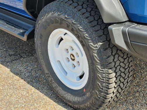 Velocity Blue Metallic 2026 Ford Bronco Heritage Edition