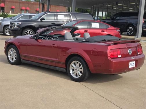 2007 Ford Mustang Deluxe