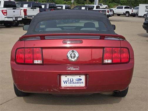 2007 Ford Mustang Deluxe