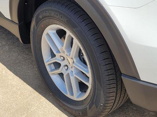 Star White Metallic Tri-Coat 2026 Ford Explorer Active