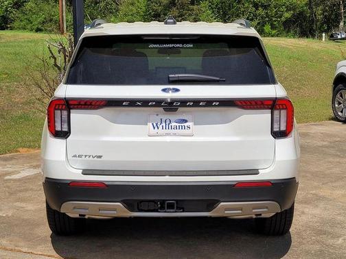 Star White Metallic Tri-Coat 2026 Ford Explorer Active