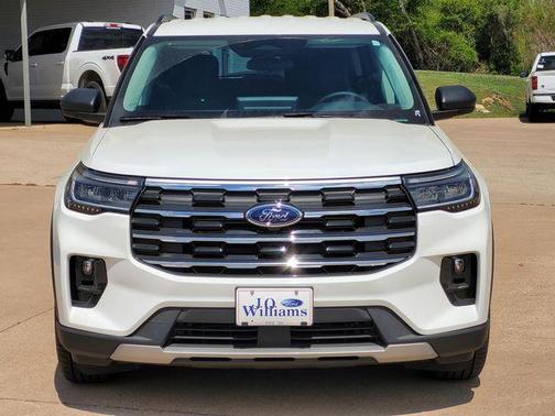 Star White Metallic Tri-Coat 2026 Ford Explorer Active