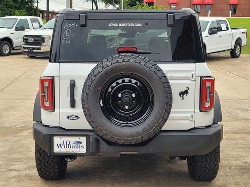 Oxford White 2026 Ford Bronco Outer Banks
