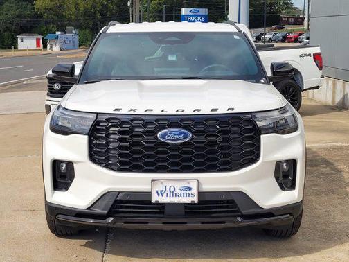 Star White Metallic Tri-Coat 2026 Ford Explorer ST-Line