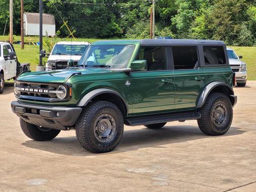 Eruption Green Metallic 2025 Ford Bronco Outer Banks