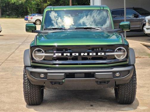 Eruption Green Metallic 2025 Ford Bronco Outer Banks