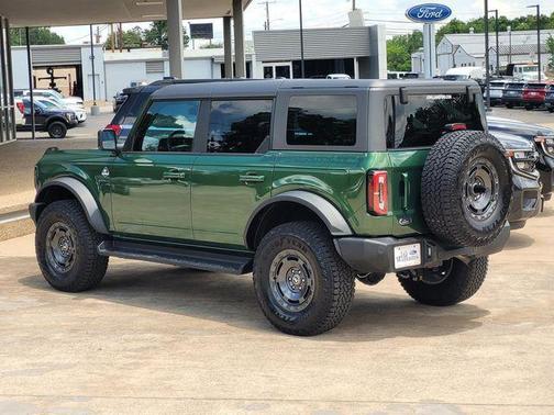 Eruption Green Metallic 2025 Ford Bronco Outer Banks