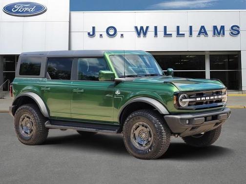 Eruption Green Metallic 2025 Ford Bronco Outer Banks
