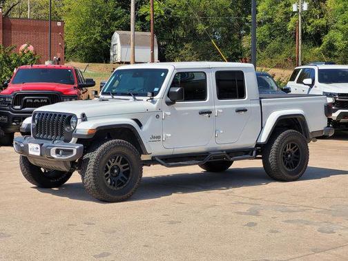 Bright White Clearcoat 2020 Jeep Gladiator Overland