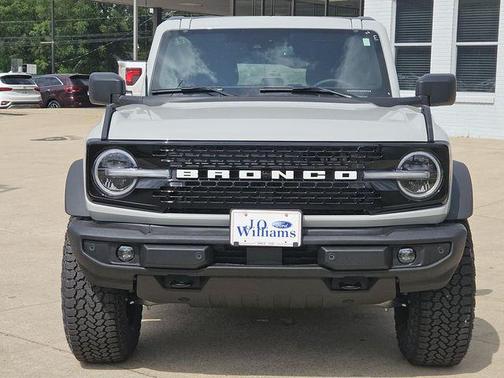 Avalanche Gray 2026 Ford Bronco Outer Banks