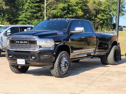 2022 RAM 3500 Limited Crew Cab 4x4 8' Box