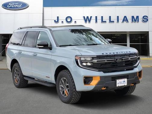 Glacier Gray Metallic TriCoat 2025 Ford Expedition Tremor SUV