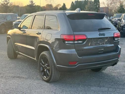 Granite Crystal Metallic Clearcoat 2019 Jeep Grand Cherokee Altitude