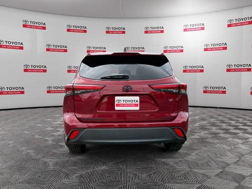 Ruby Flare Pearl 2022 Toyota Highlander LE