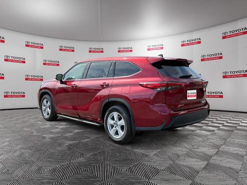 Ruby Flare Pearl 2022 Toyota Highlander LE
