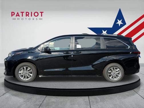 2025 Toyota Sienna LE