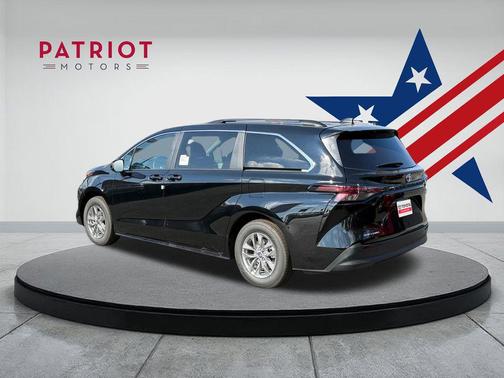 2025 Toyota Sienna LE