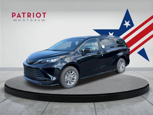 2025 Toyota Sienna LE
