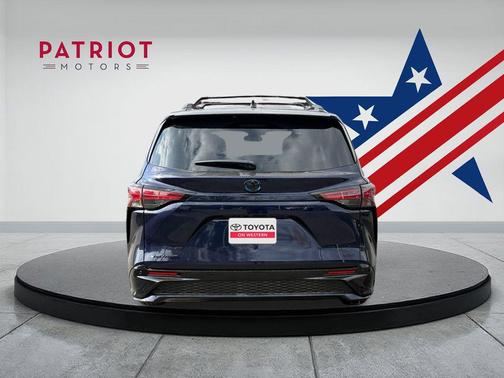 2025 Toyota Sienna XSE 7 Passenger