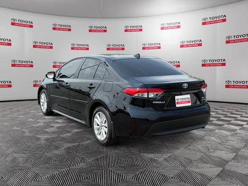 2025 Toyota Corolla Hybrid LE
