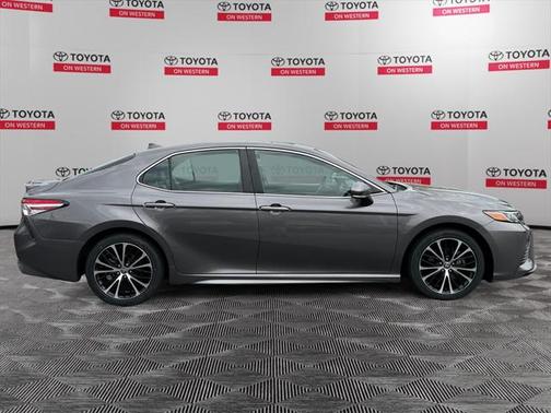 2020 Toyota Camry SE