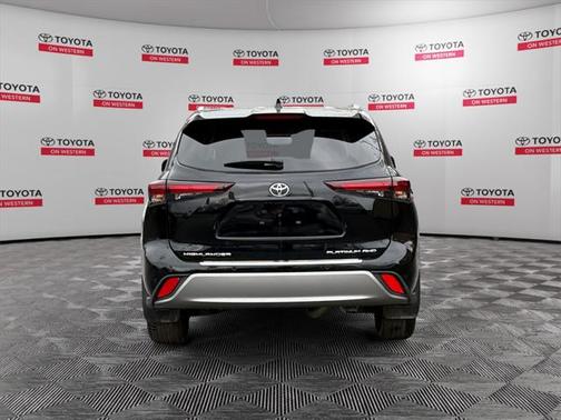 2024 Toyota Highlander Platinum