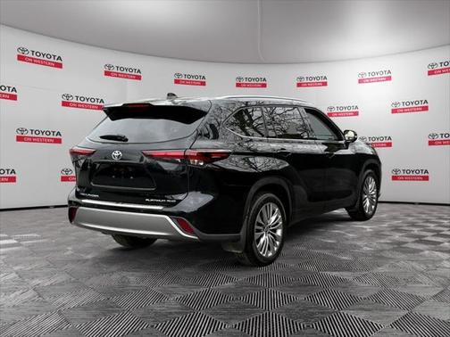 2024 Toyota Highlander Platinum