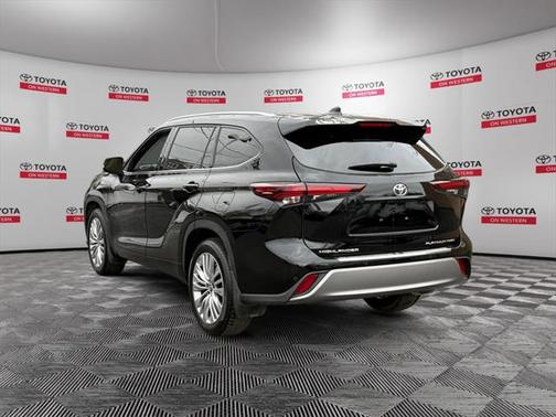 2024 Toyota Highlander Platinum