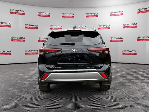 2024 Toyota Highlander Platinum