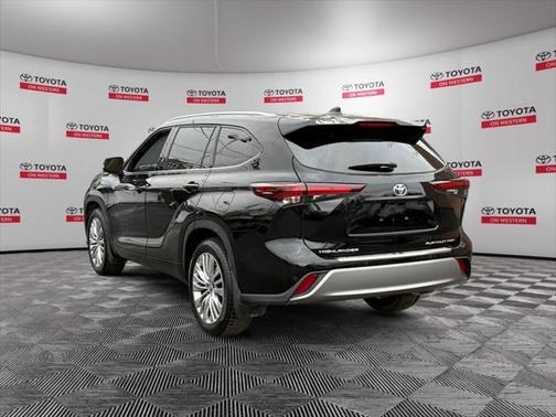 2024 Toyota Highlander Platinum