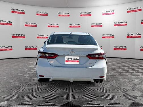 Ice Cap 2024 Toyota Camry SE