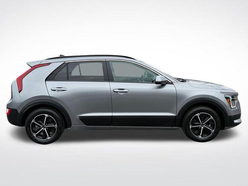 2024 Kia Niro LX