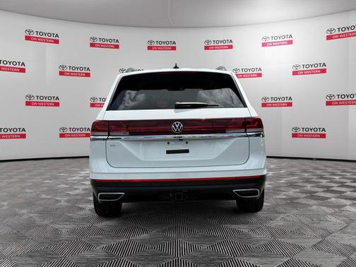 Pure White 2025 Volkswagen Atlas 2.0T SE w/Technology